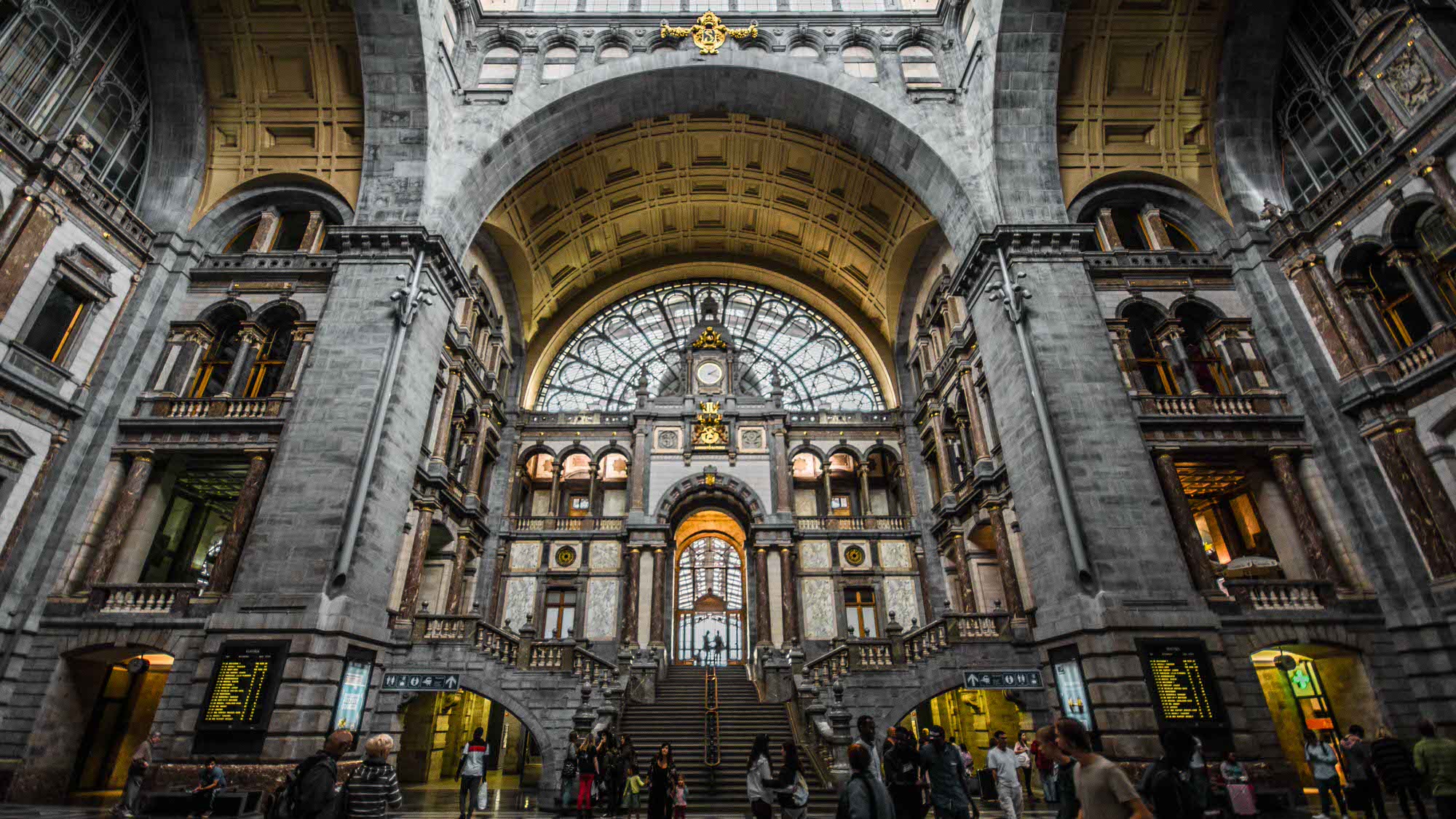 De la Gare Centrale à la Cathédrale (2h)