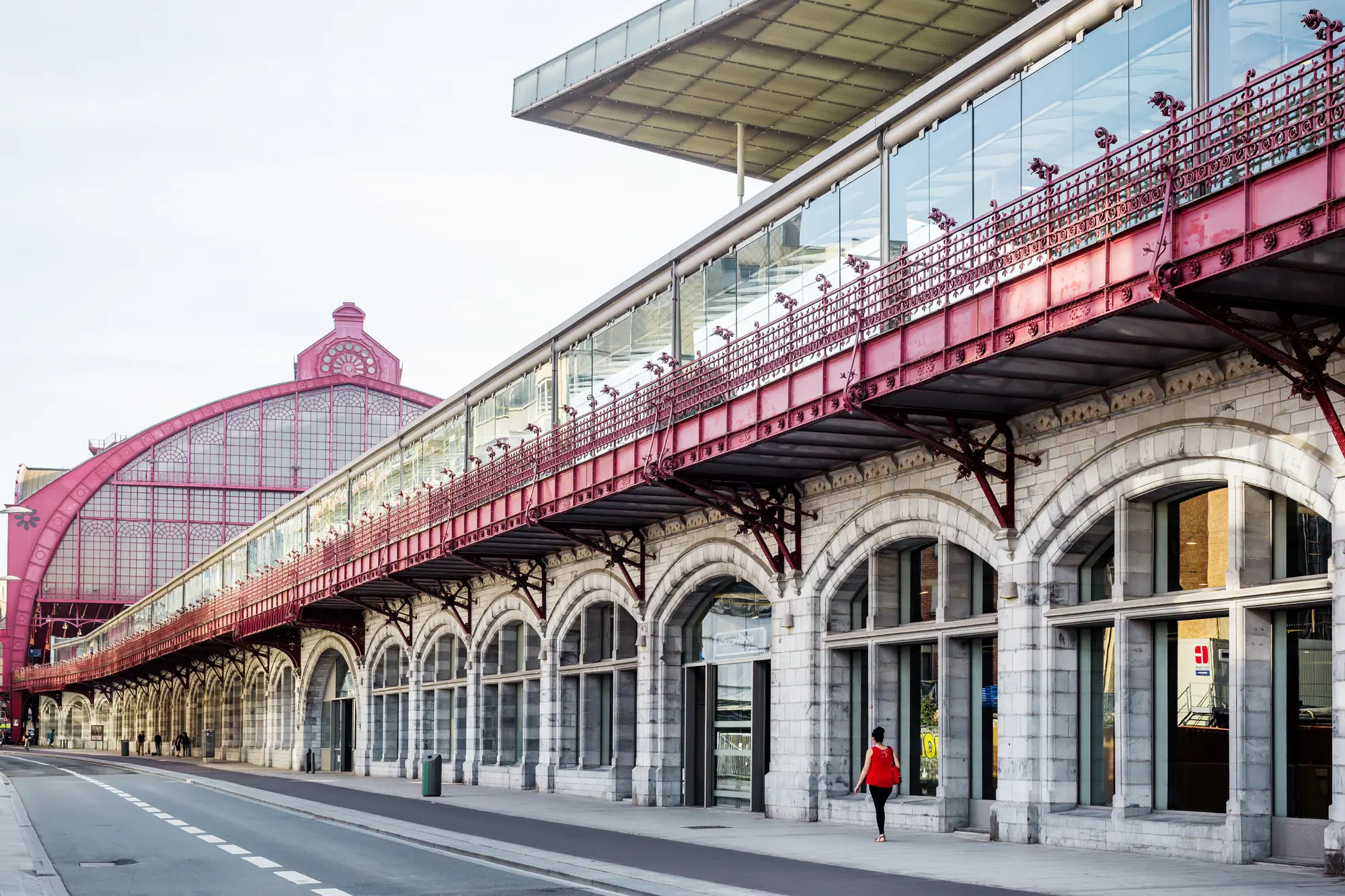 Strolling through the station district