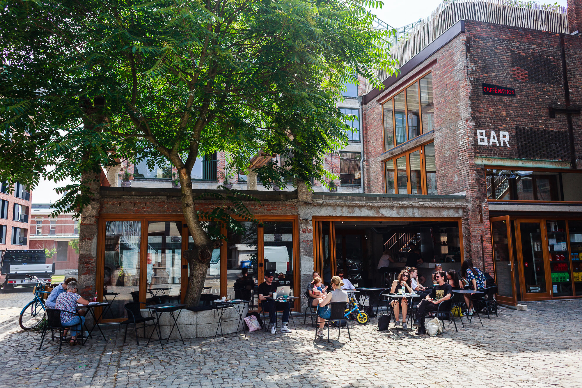 Parels tussen Berchem station en brouwerij De Koninck