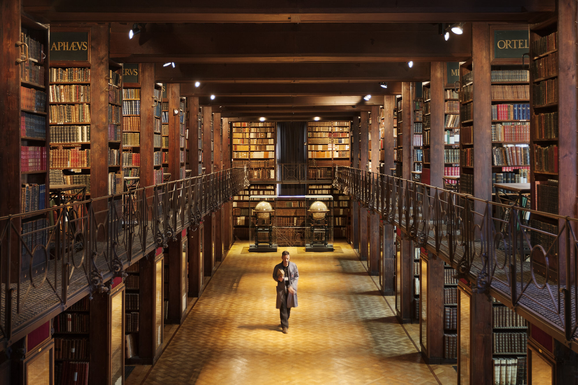 Behind the scenes of the Hendrik Conscience Heritage Library