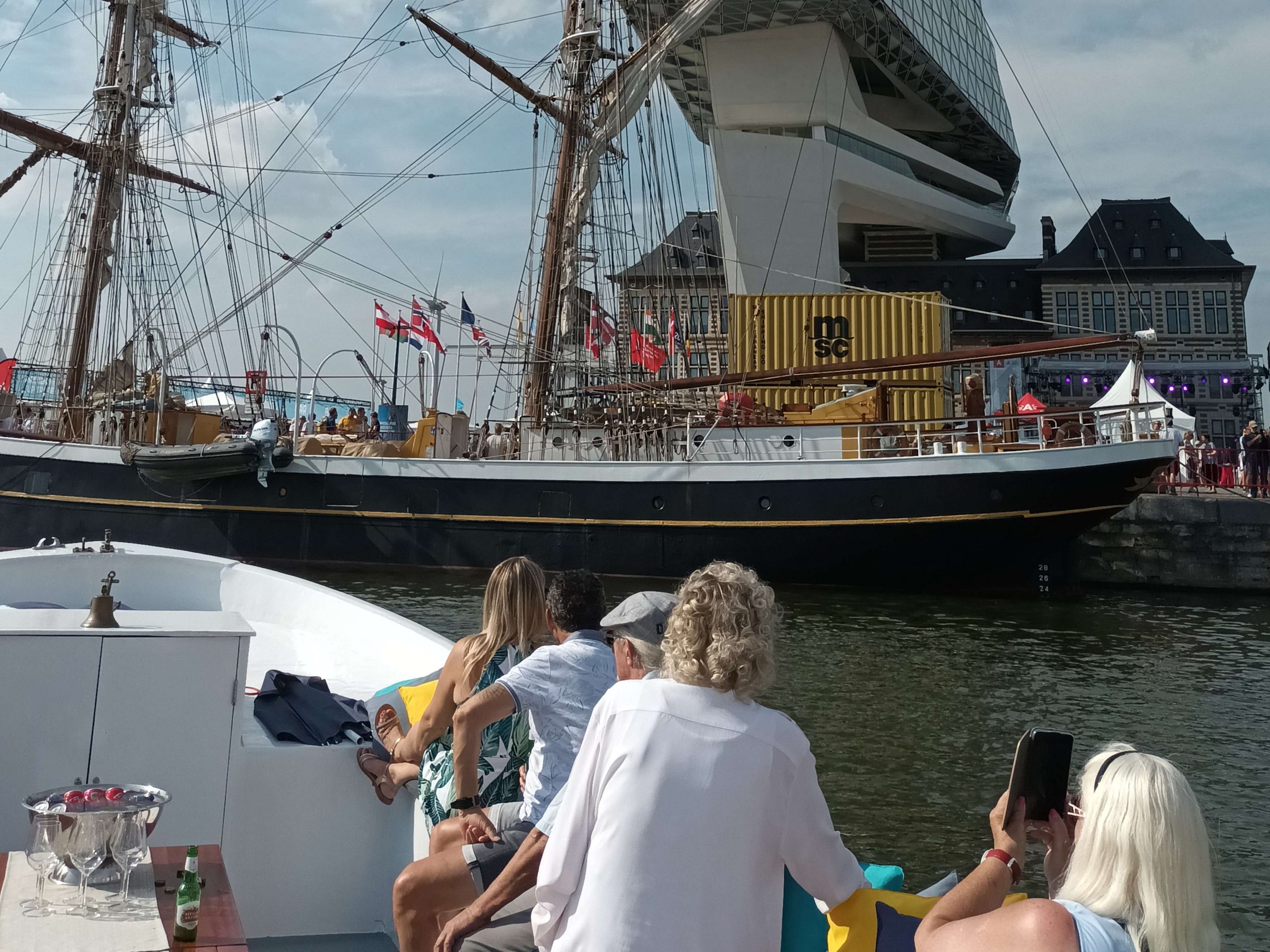 Croisière dans le port de la vieille ville d’Anvers