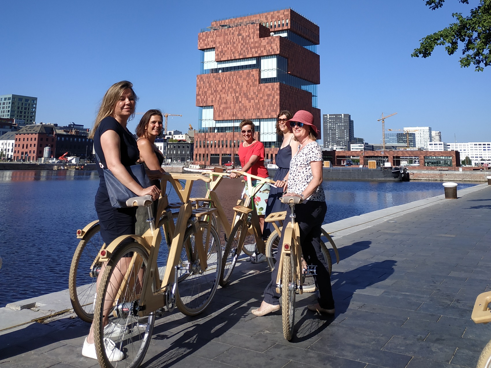 Antwerp Eco tour op houten fietsen