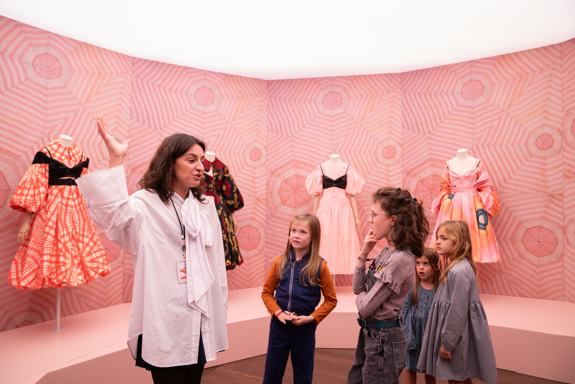 Interactive visit: Fashion & Interiors. A Gendered Affair. – primary education